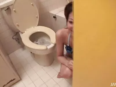 Mollige blondine op de vloer wordt vol beste seksfilm sperma