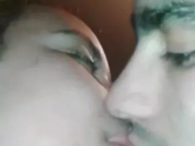 Zo mooie brunette vriendin maakt een hete webcam leuk als ouders weggaan seksfilm 123