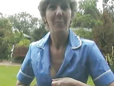 Mooie Duitse brunette maakt geweldige anale neukbeurt met zijn kerel, geniet gratis seksfilms ervan