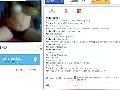 Vrouw speelt hollandse seksfilms met wat olie
