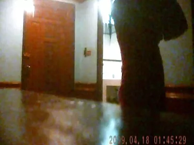Mooie dronken brunette milf vriendin is boomgebonden, seksfilms kijken krijgt spanking en neuken