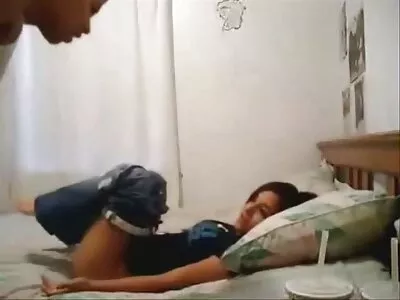 Brunette vriendin blaast een wang en krijgt een gratis lange seksfilmpjes facial