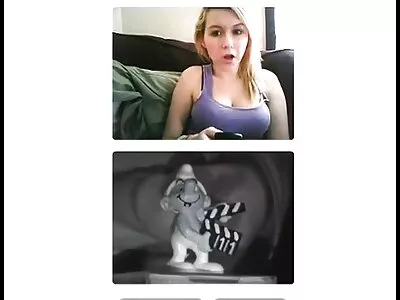 Twee meisjes hebben een triootje gratis seksfilms bekijken