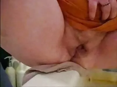 Zo mooie brunette maakt awezone seks leuk met zijn zwarte vriend, gast in huis massage seksfilm