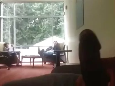 Blonde met neptieten trekt gratis lesbische seksfilms zich af