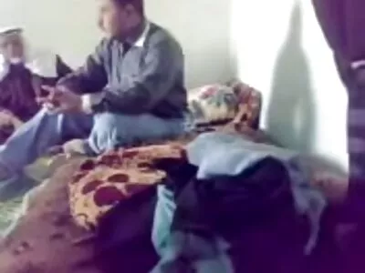 Echt leuke lesbische massage voor een hete vintage seksfilms schat