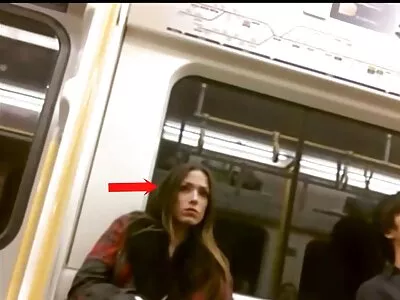 Brunette met mooie tieten free seksfilm maakt zich klaar om te rollen