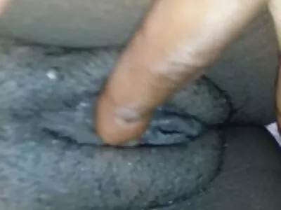 Chick hollandse seks films vingert haar strakke kleine kontje