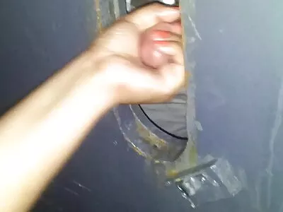 Blondje wordt geneukt op de bank gratis seksfilm