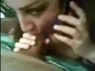 Wellustige echtgenoot filmde de kont en konten van haar lieftallige lesbische seksfilms vrouw in een hotelresort,!verdomme!
