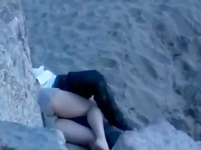 Een schattige blondine trekt haar slipje uit gratis seks film kijken