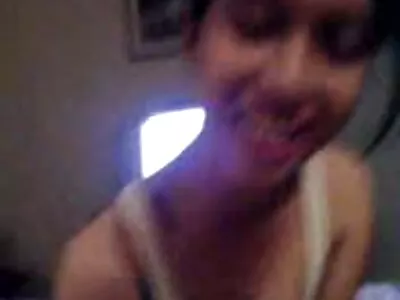 Babe gratis lesbische seksfilms met een schattige Miku-pruik zuigt een lul